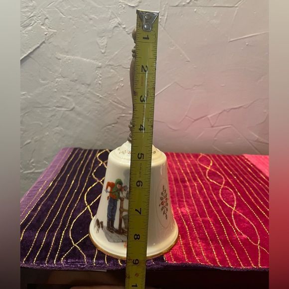 Norman Rockwell Gorham “Chilling Chore” 1977 Bell - Picture 5 of 10